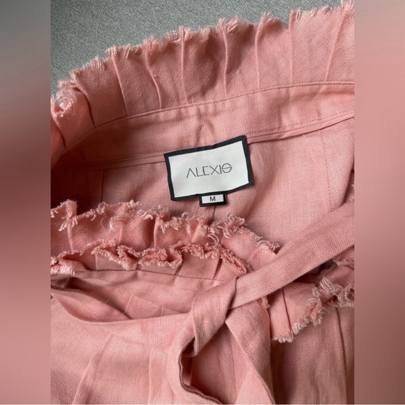 Alexis Jolan Linen Shorts - Picture 3 of 16